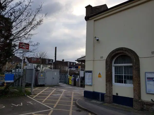 Fulwell station